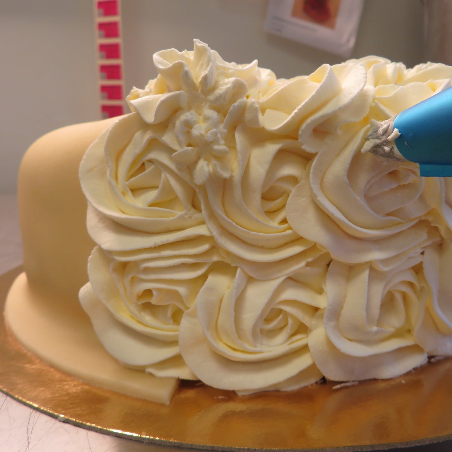 Kake med masipan og krem