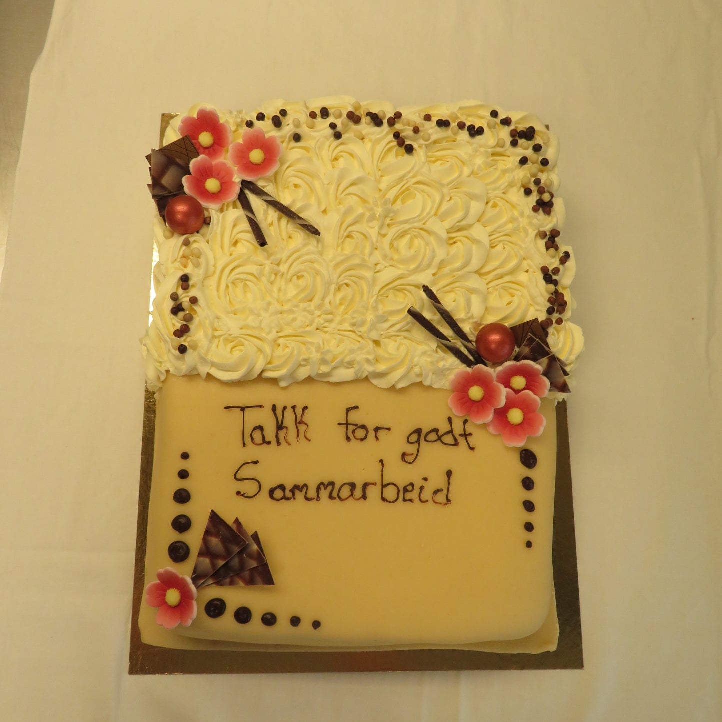 Kake med masipan og krem